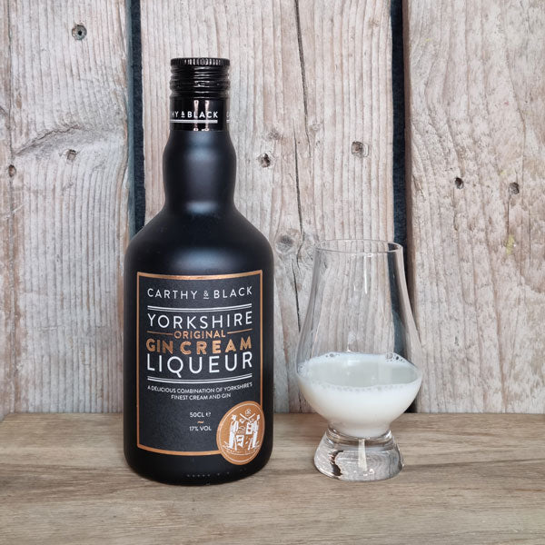 Carthy Black Original Gin Cream Liqueur i glas