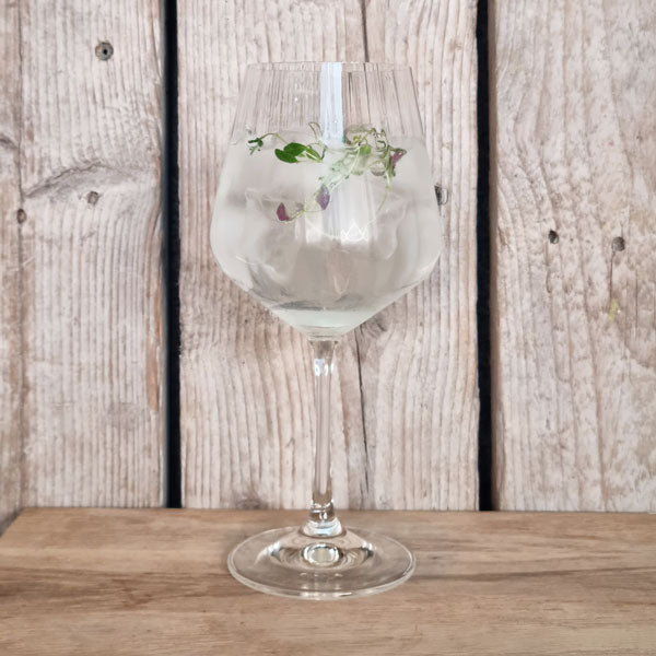 Sweet Herbal Gin & Tonic i glas